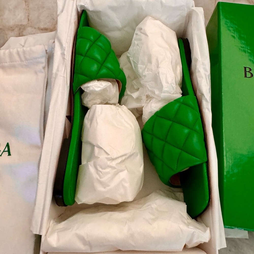 Bottega Veneta Padded Flat Sandal - Picture 2 of 8